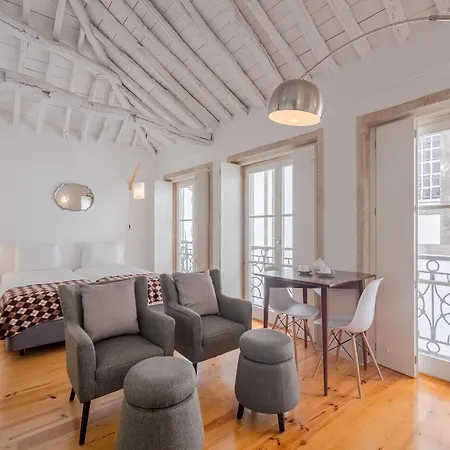 Apartment With Comfort & Convenience *