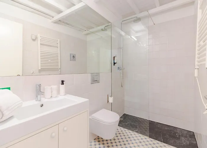 With Comfort & Convenience Porto