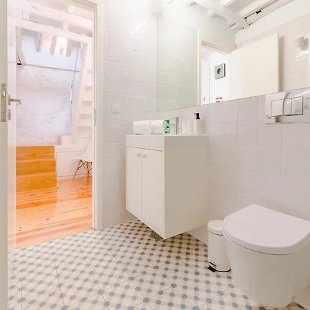 Apartment With Comfort & Convenience *