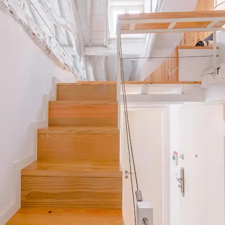 Apartment With Comfort & Convenience *