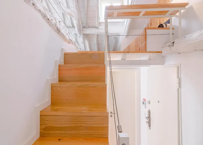 Apartment With Comfort & Convenience *